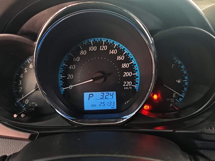 Toyota YARiS L to enjoy