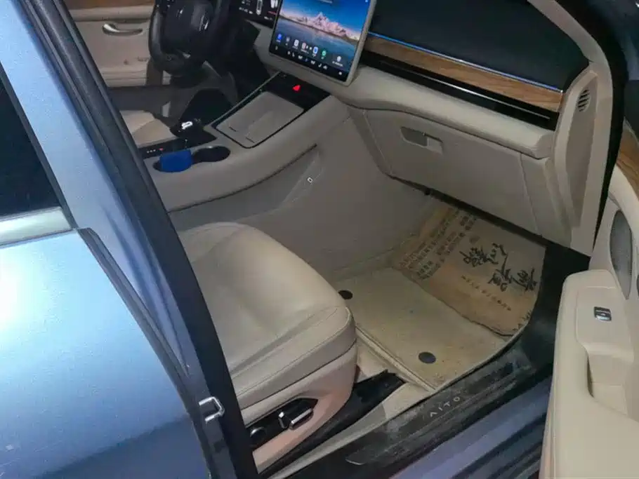 AITO Ask the world M5