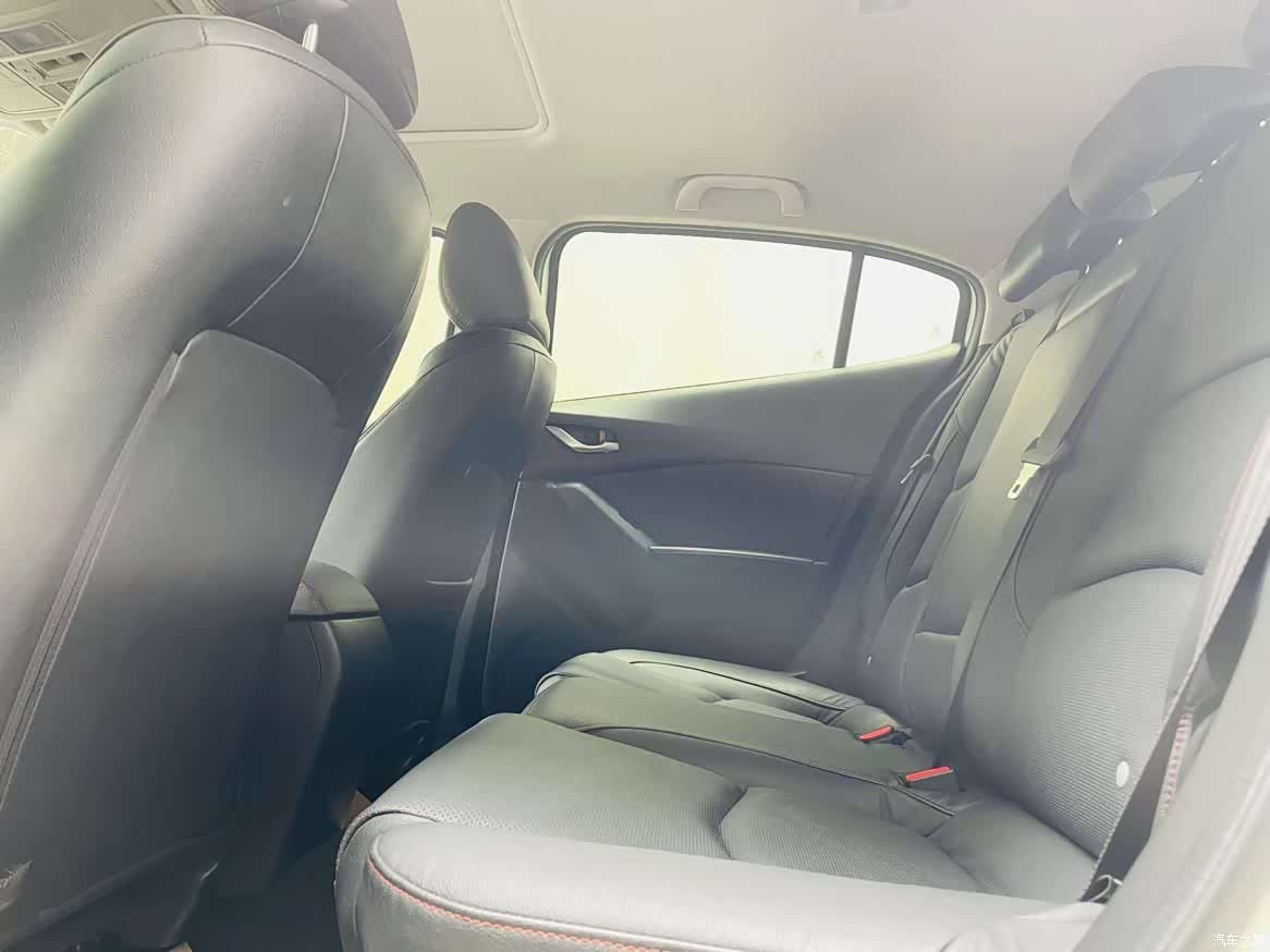 Mazda Mazda3, 2015 9