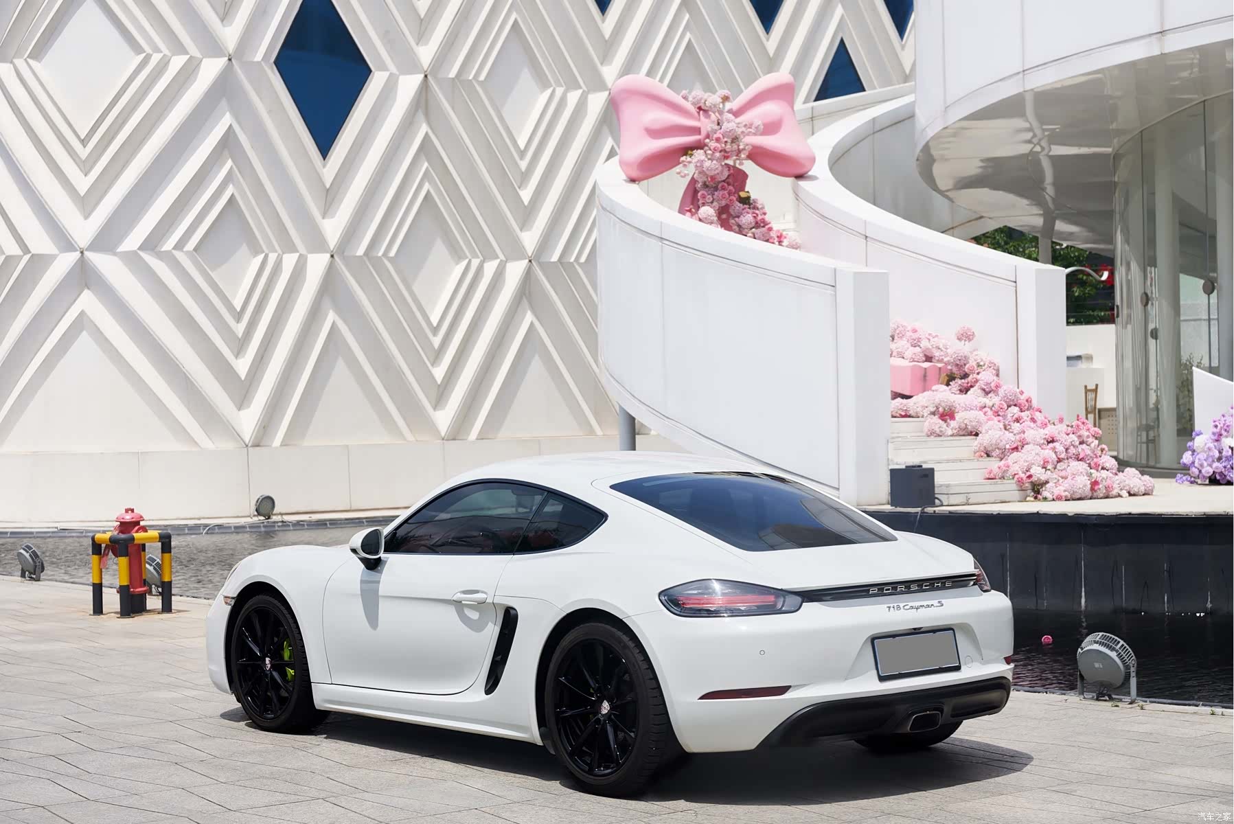 Porsche Cayman, 2018 все фото
