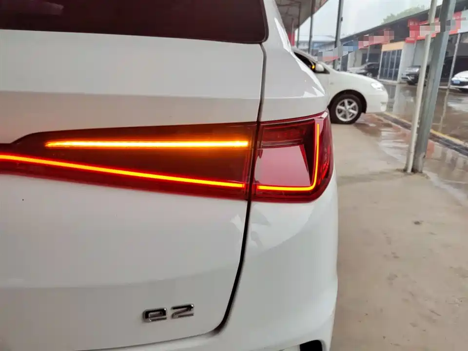 BYD e2