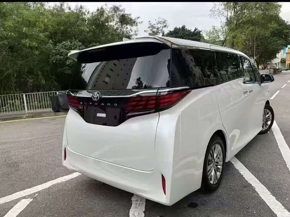 Toyota Alphard, 2026 3