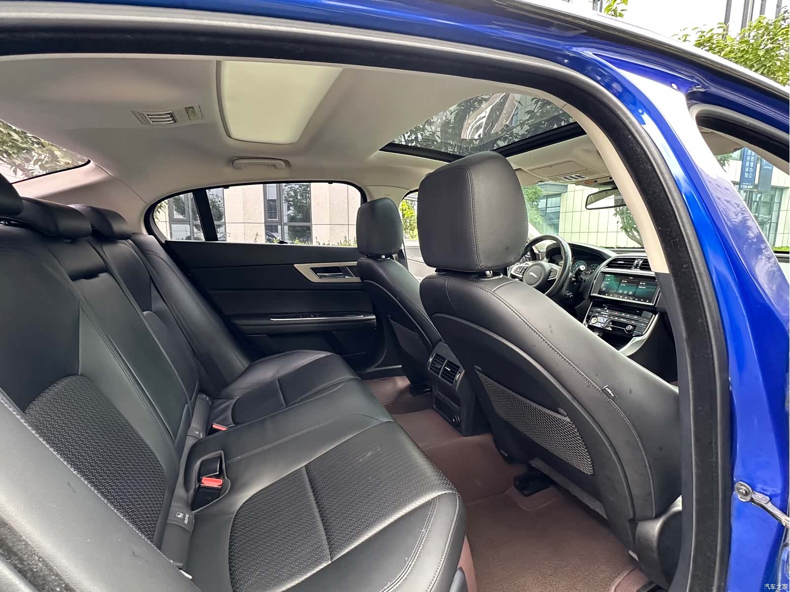 Land Rover XEL, 2019 10