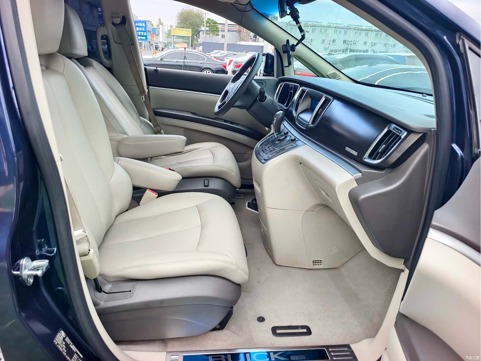 Buick GL8, 2011 16