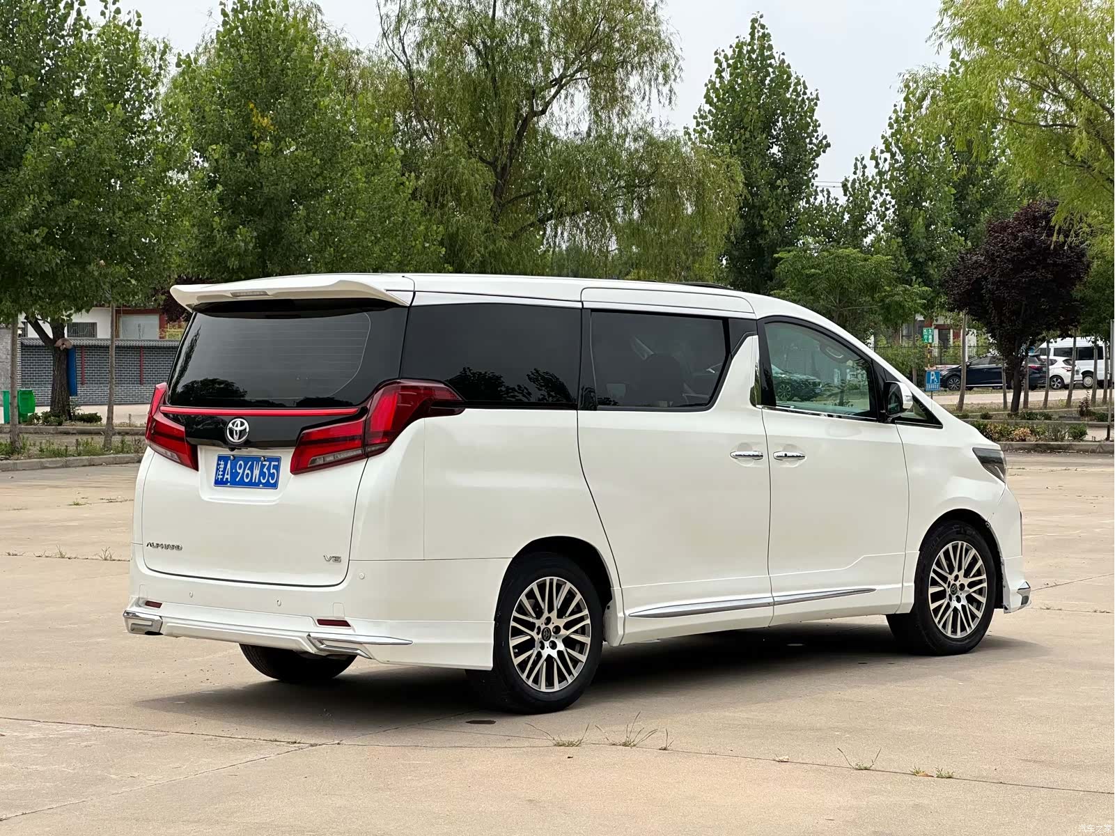 Toyota Alphard, 2011 6