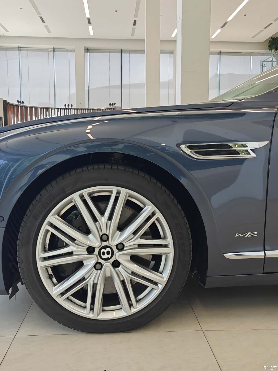 Bentley Flying Spur, 2022 4