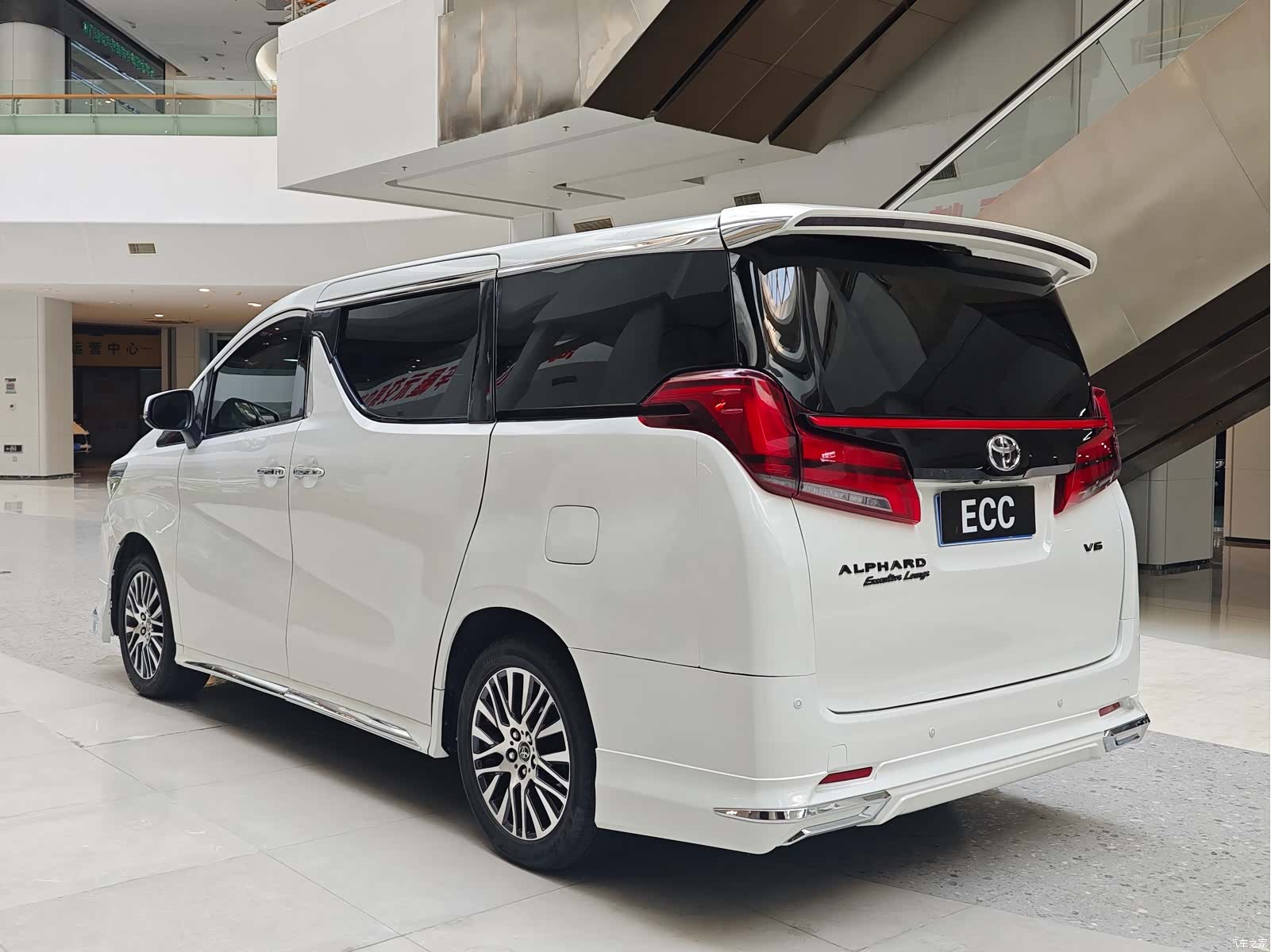 Toyota Alphard, 2013 4