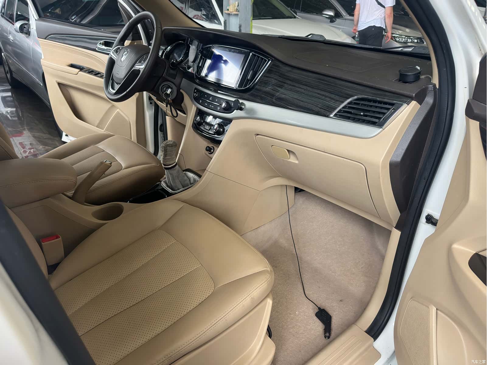 Wuling 730, 2016 16