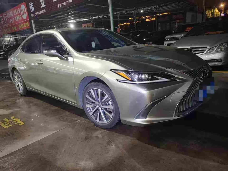 Lexus ES