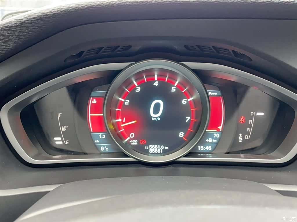 Volvo V40, 2014 9