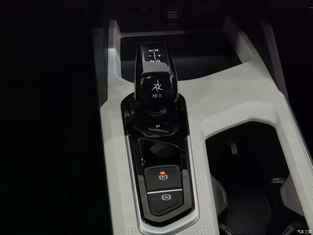 Geely Emgrand, 2023 13