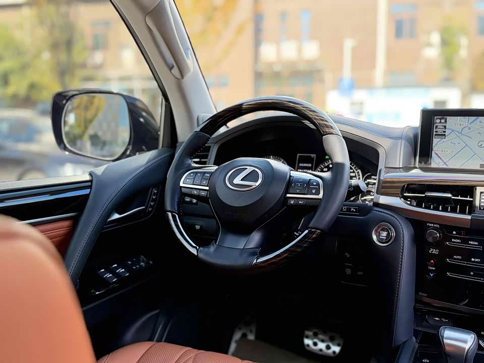 Lexus LX