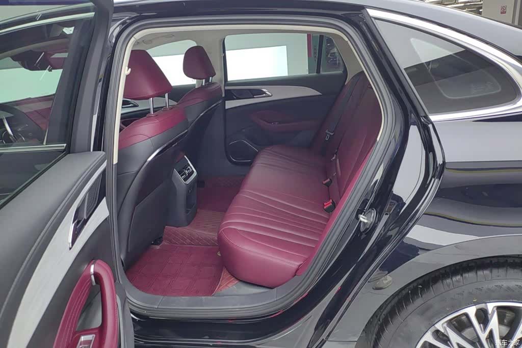Hongqi H5, 2025 11