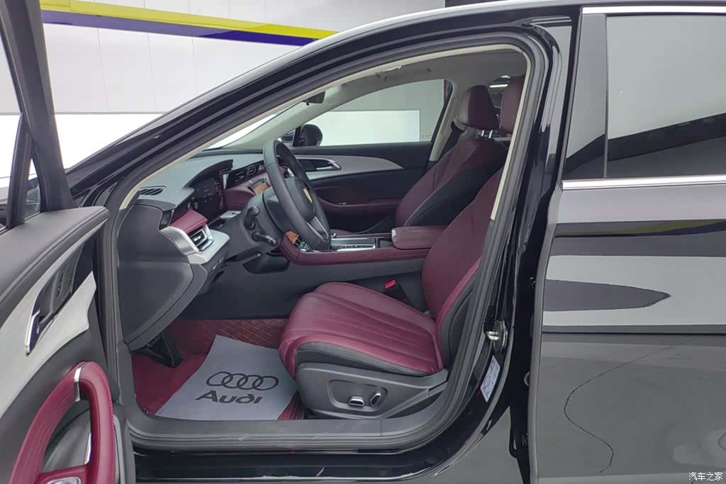 Hongqi H5, 2025 9