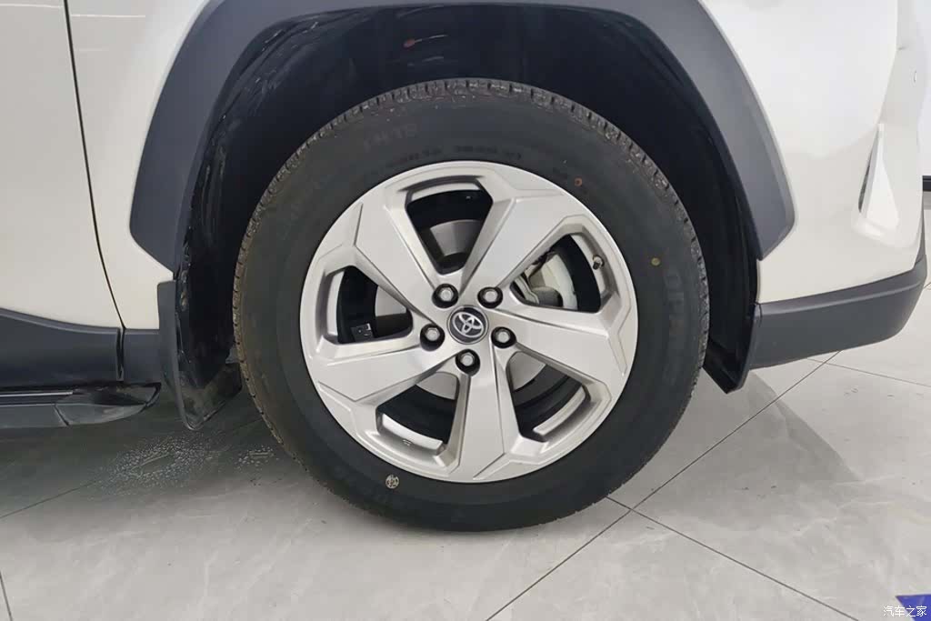 Toyota RAV4, 2021 6
