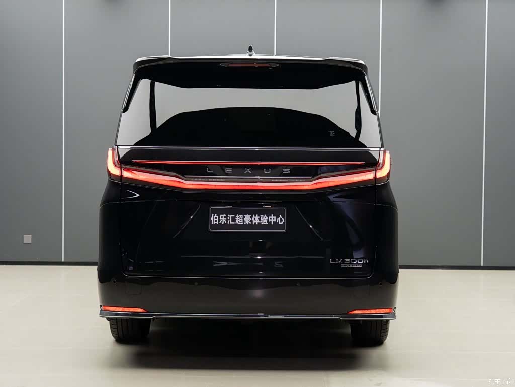Lexus LM, 2026 7