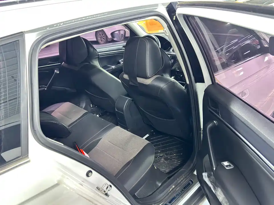 Volkswagen C-TREK Wei Collar