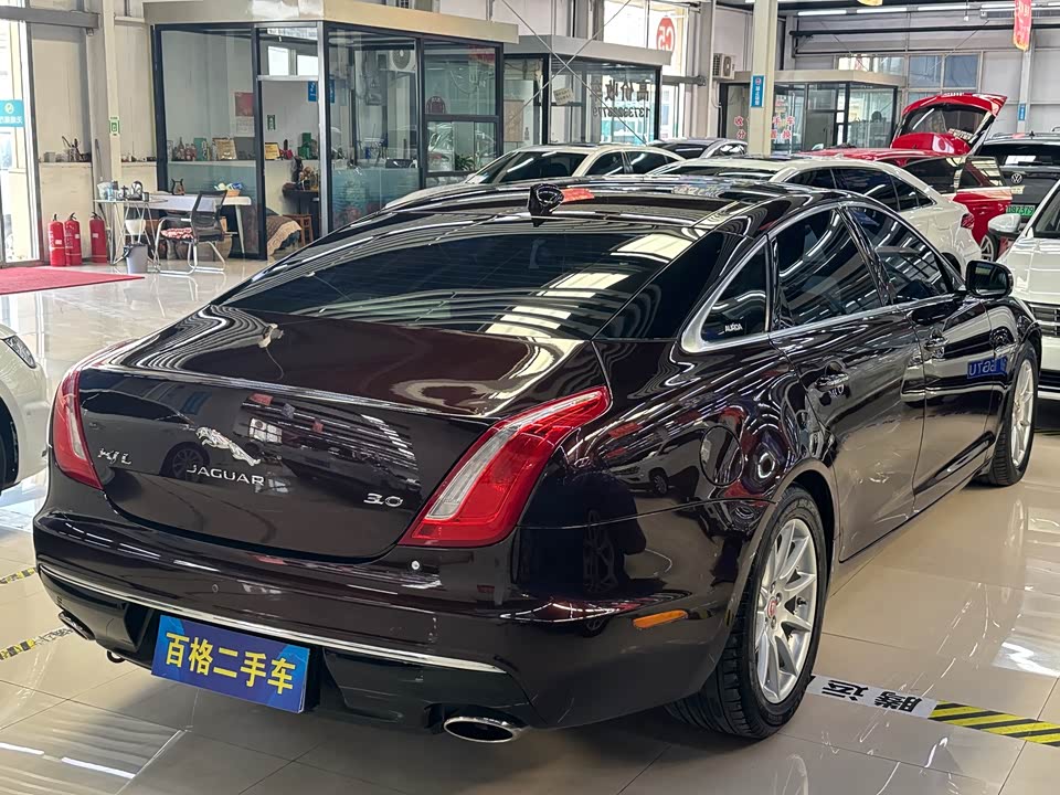 Jaguar XJ