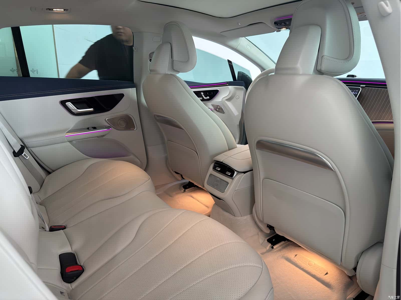 Mercedes-Benz EQE, 2025 11