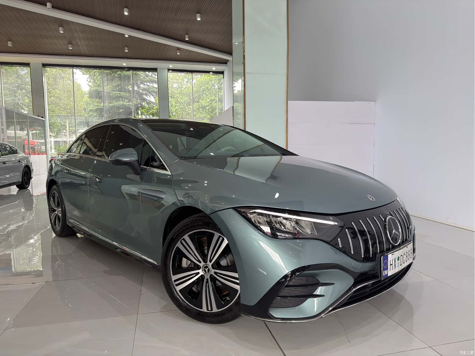Mercedes-Benz EQE, 2025 1