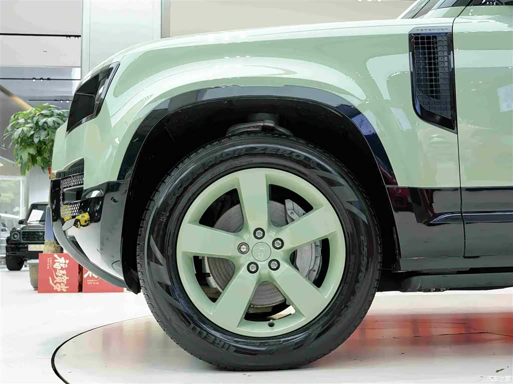 Land Rover Defender, 2023 25