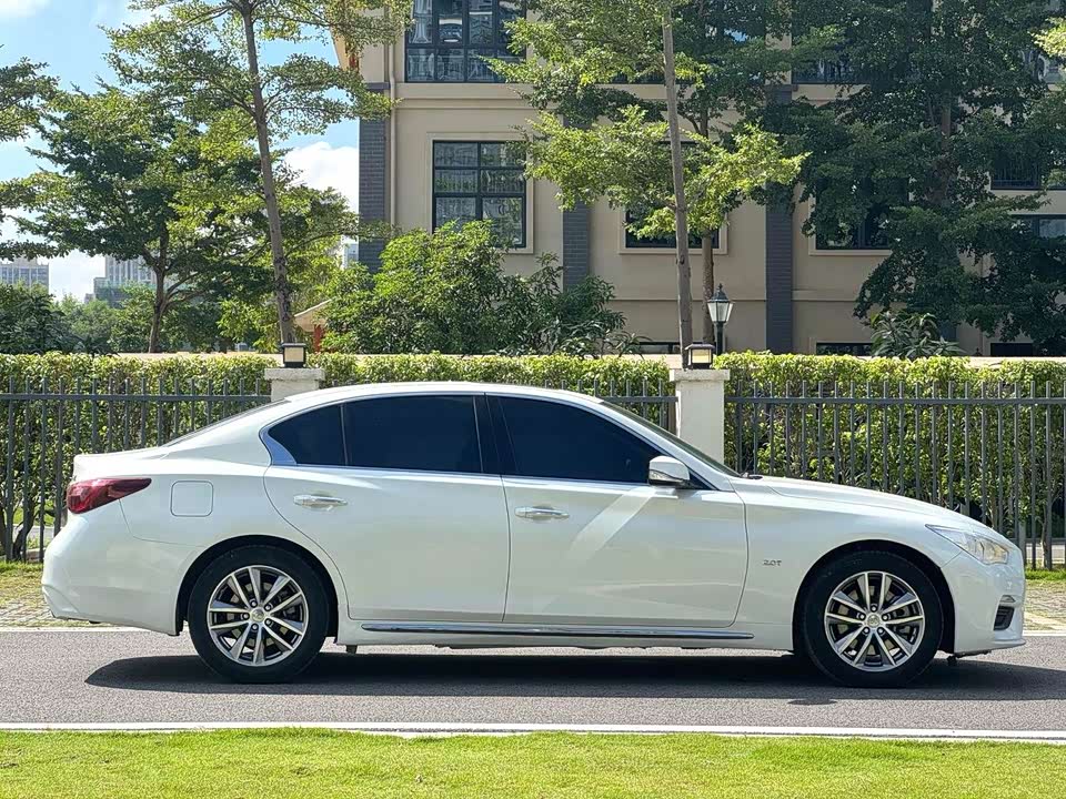 Infiniti Q50L