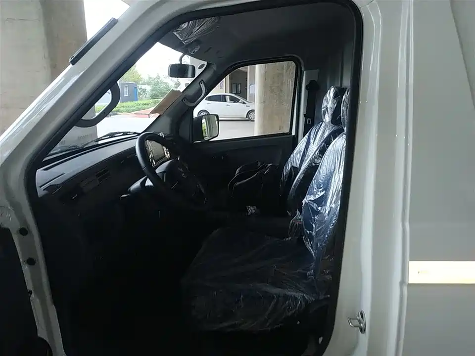 Dongfeng Yufeng EM27
