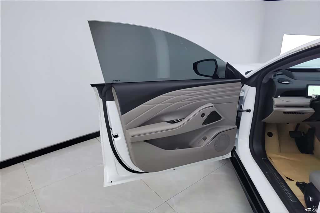 Geely 8, 2025 7