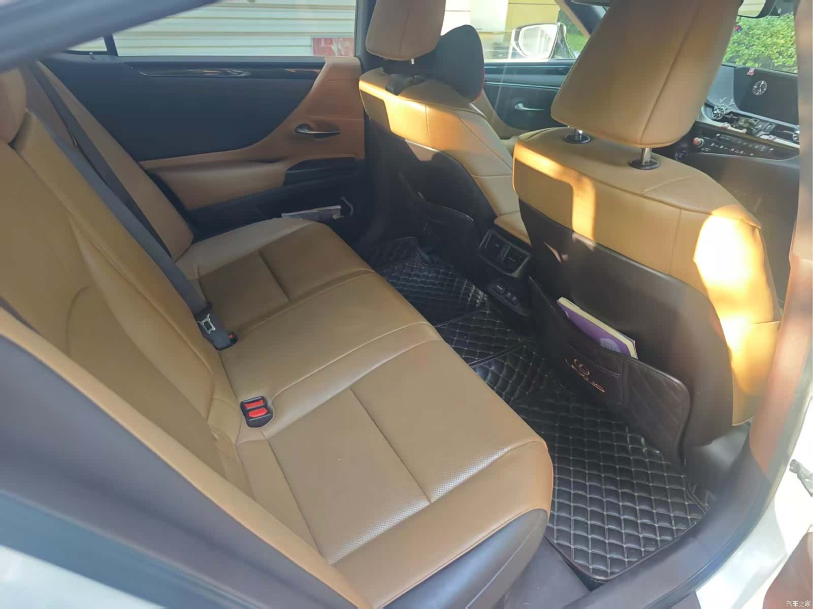 Lexus ES, 2021 3
