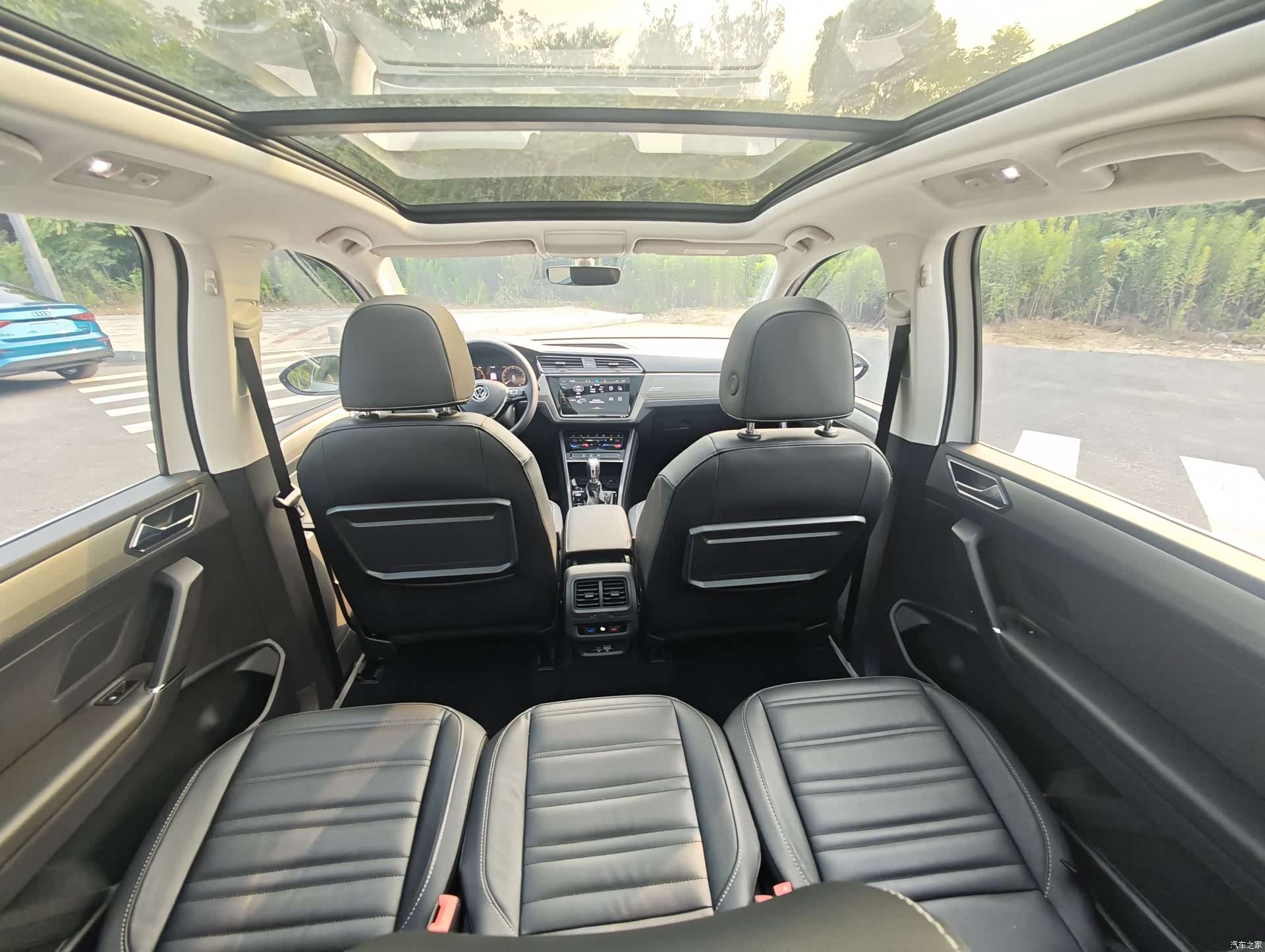 Volkswagen L, 2023 25