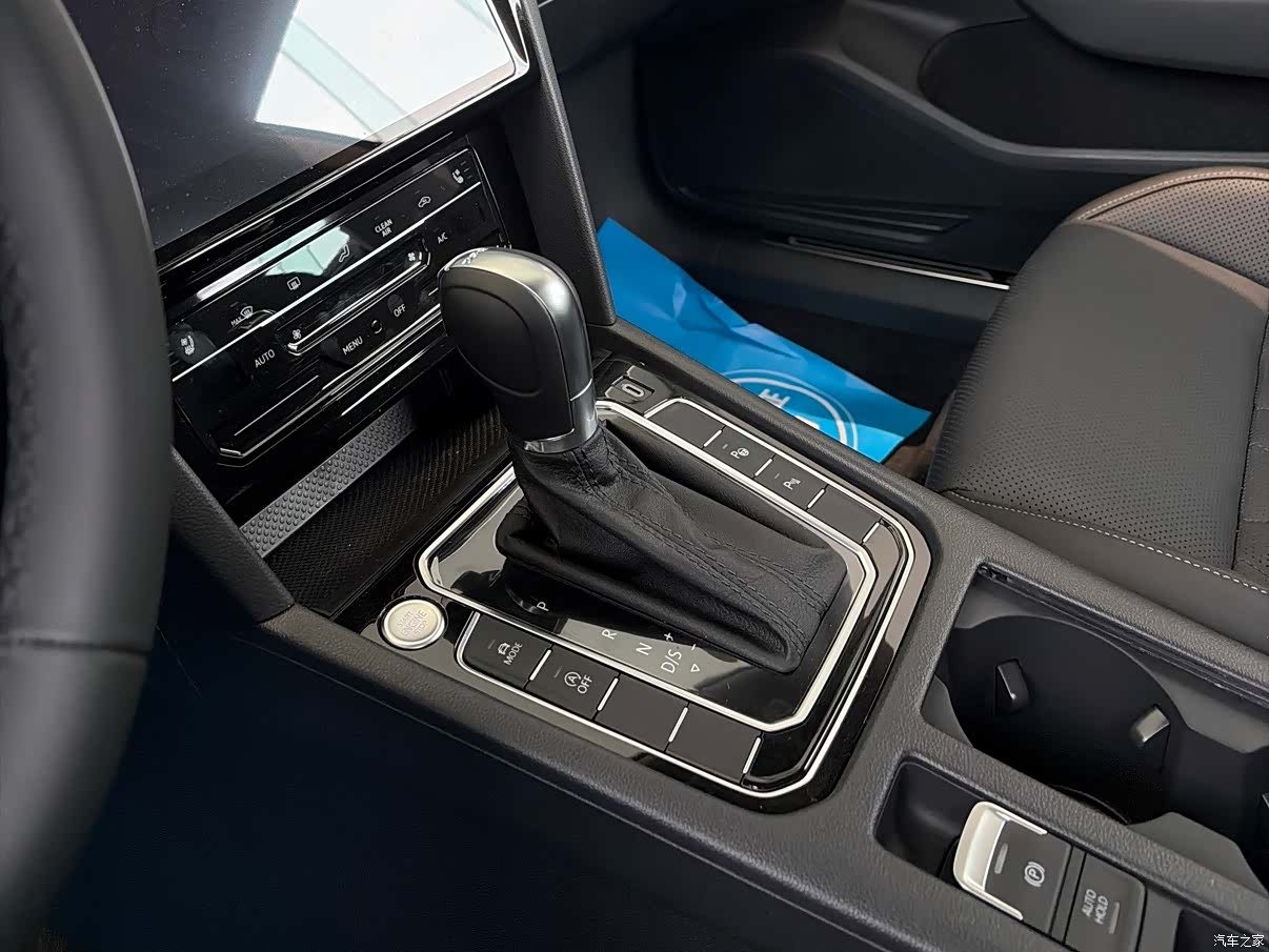 Volkswagen CC, 2026 10