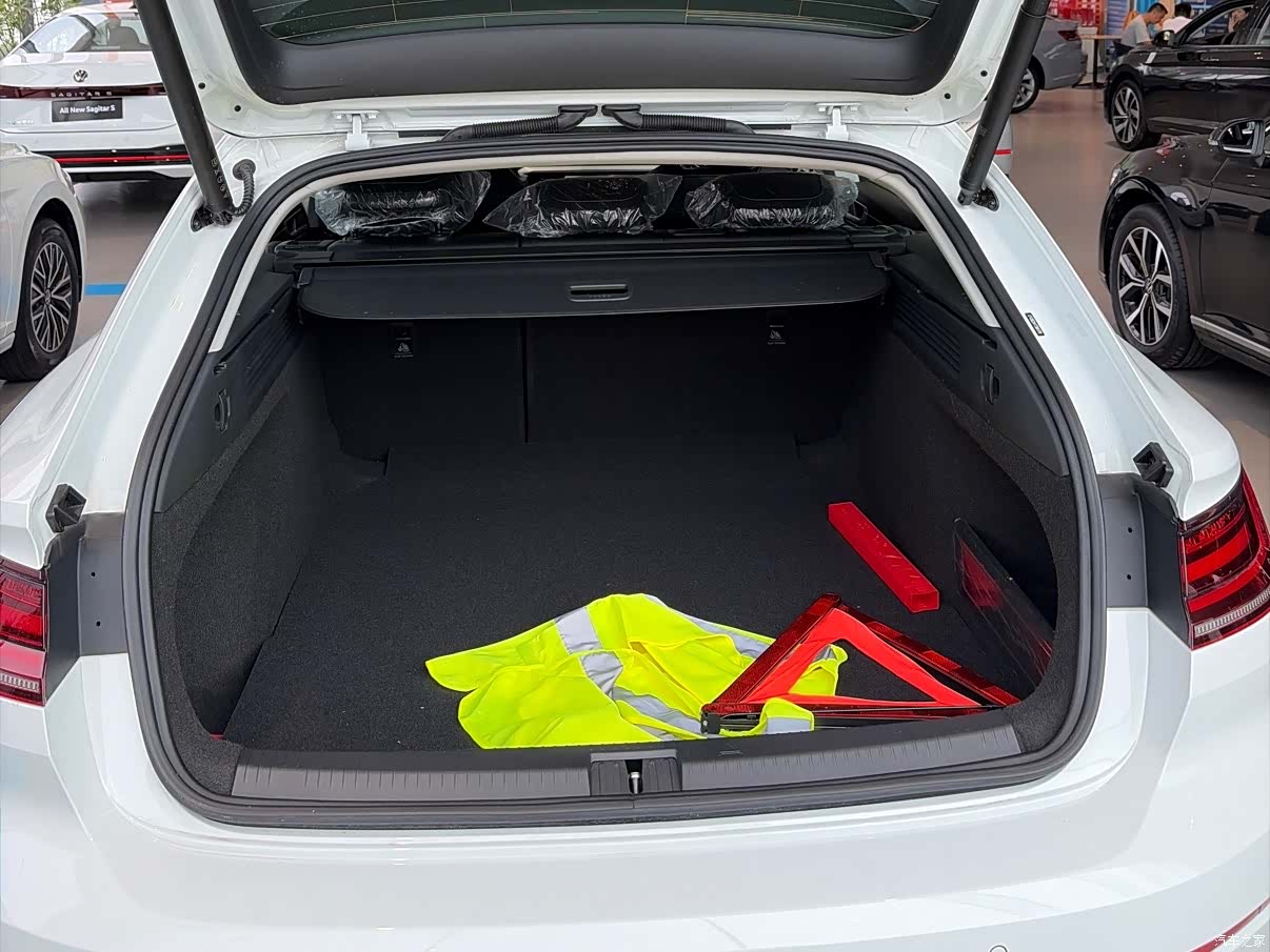 Volkswagen CC, 2026 12
