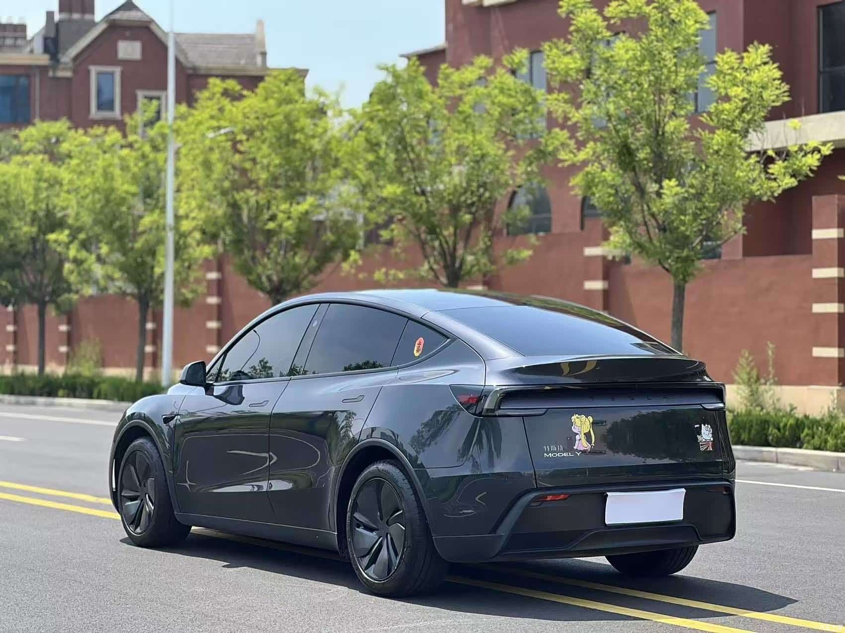 Tesla Model Y, 2025 9