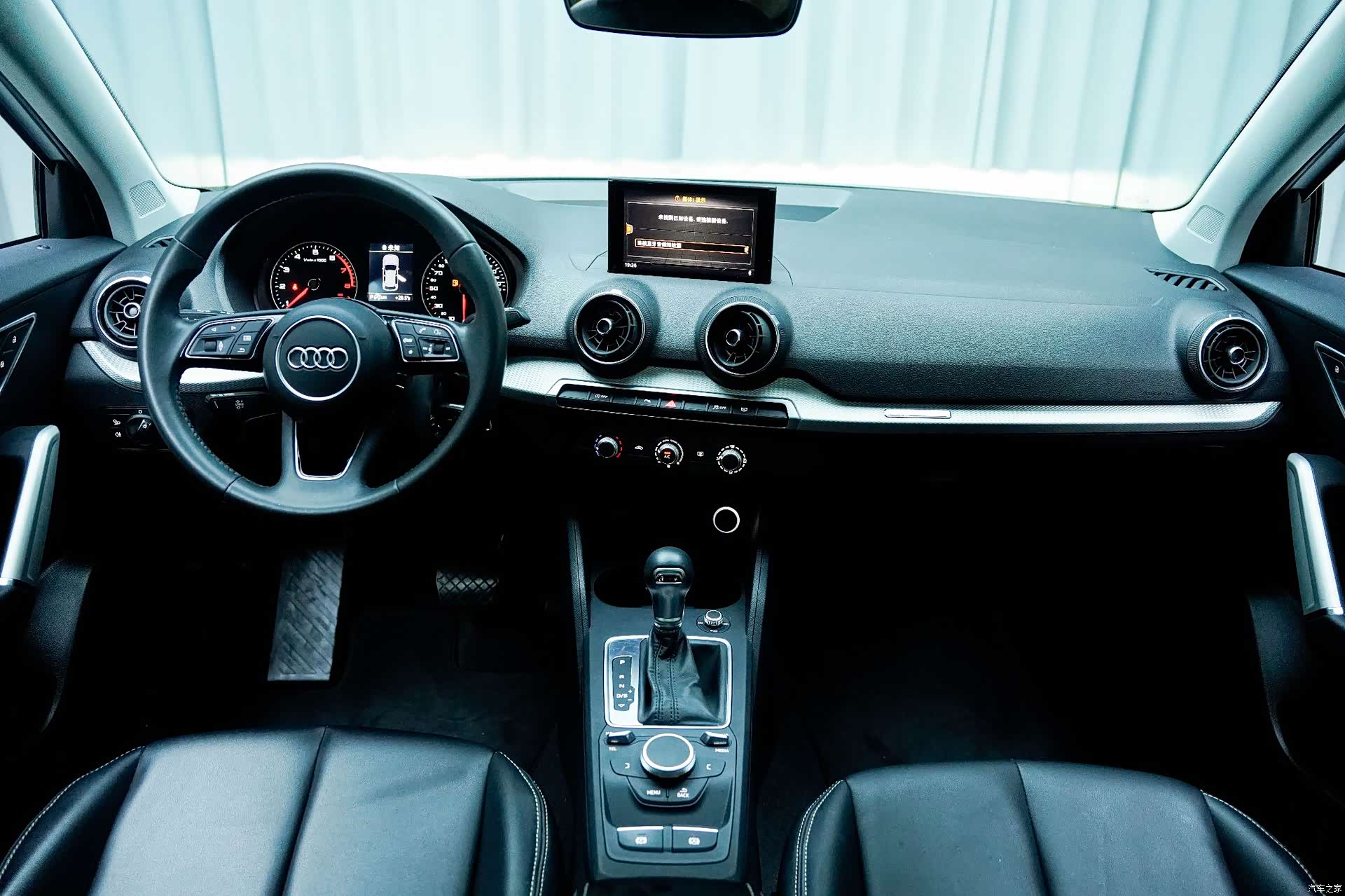 Audi Q2L, 2020 все фото