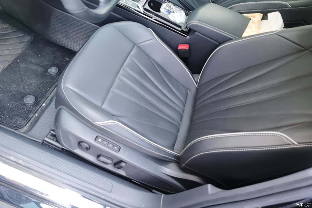 Volkswagen Passat, 2024 9