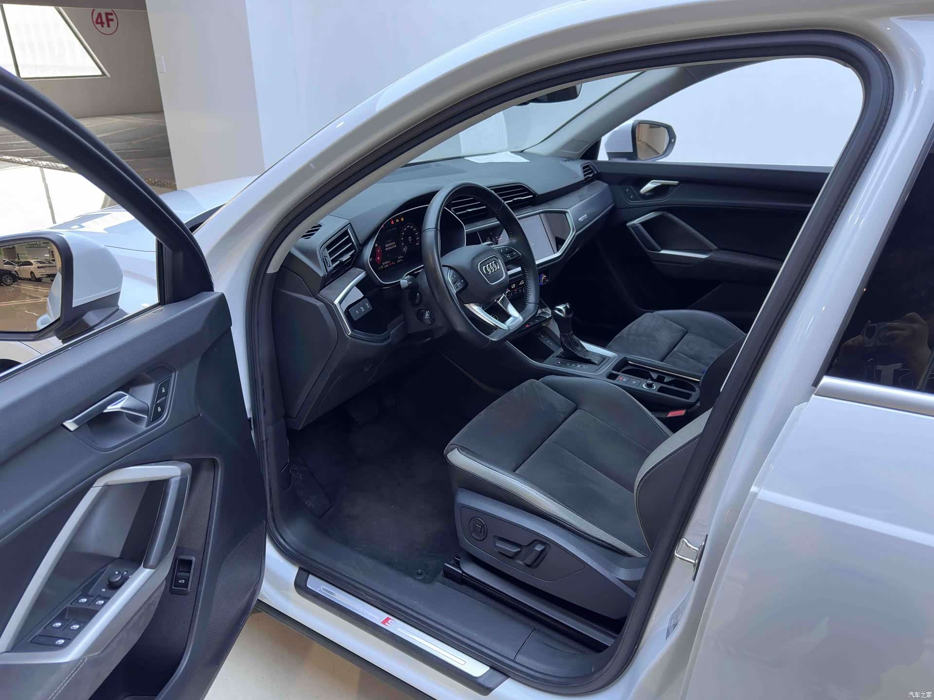 Audi Q3, 2022 9