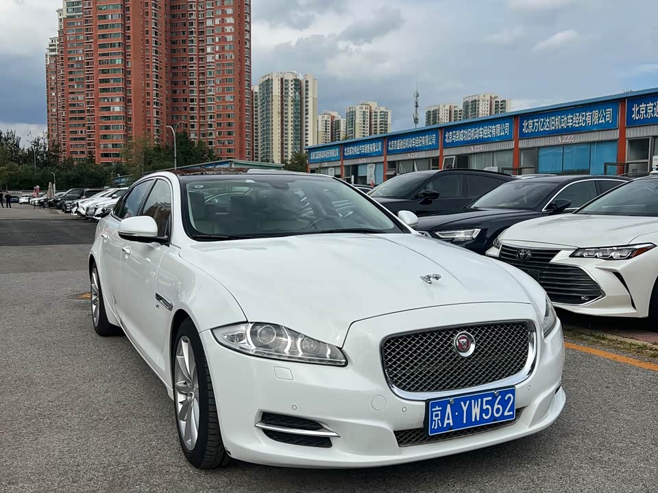 Jaguar XJ