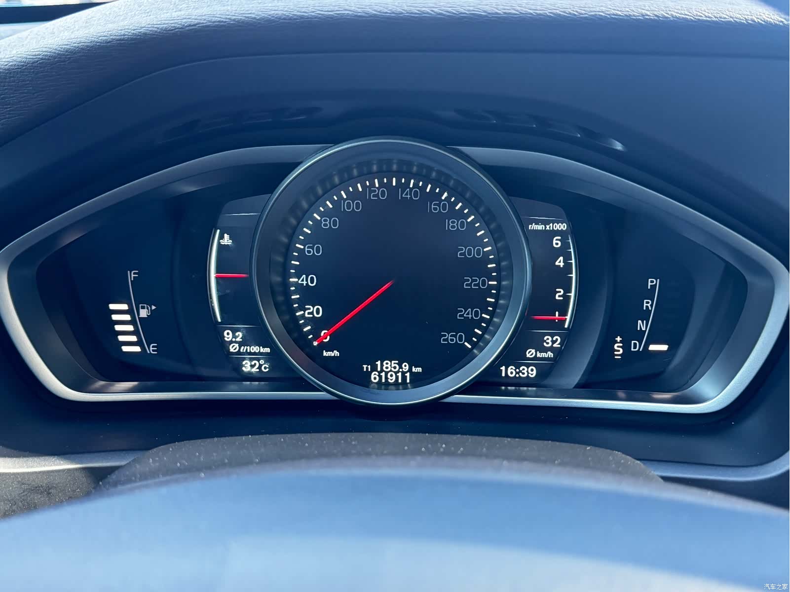 Volvo V40, 2015 9
