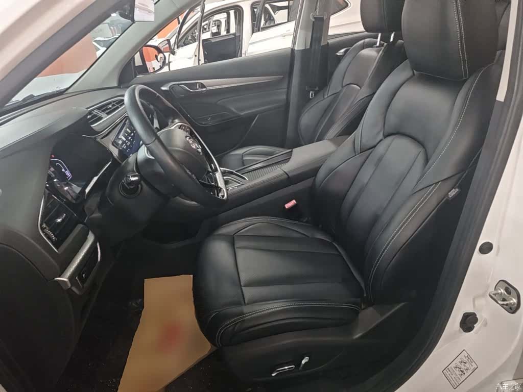 DongFeng AX7, 2020 15