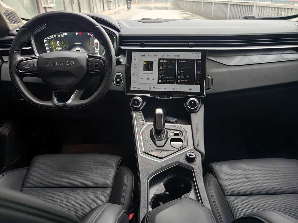 Lynk & Co 01