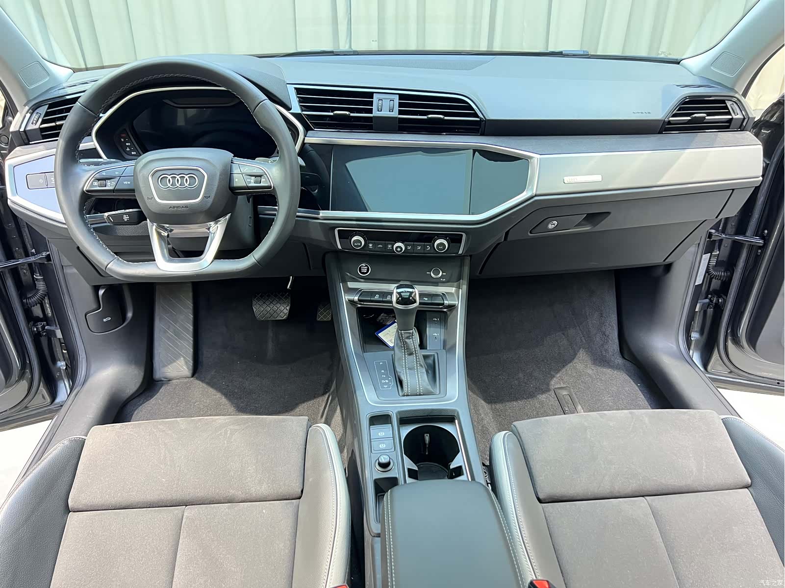 Audi Q3, 2022 11