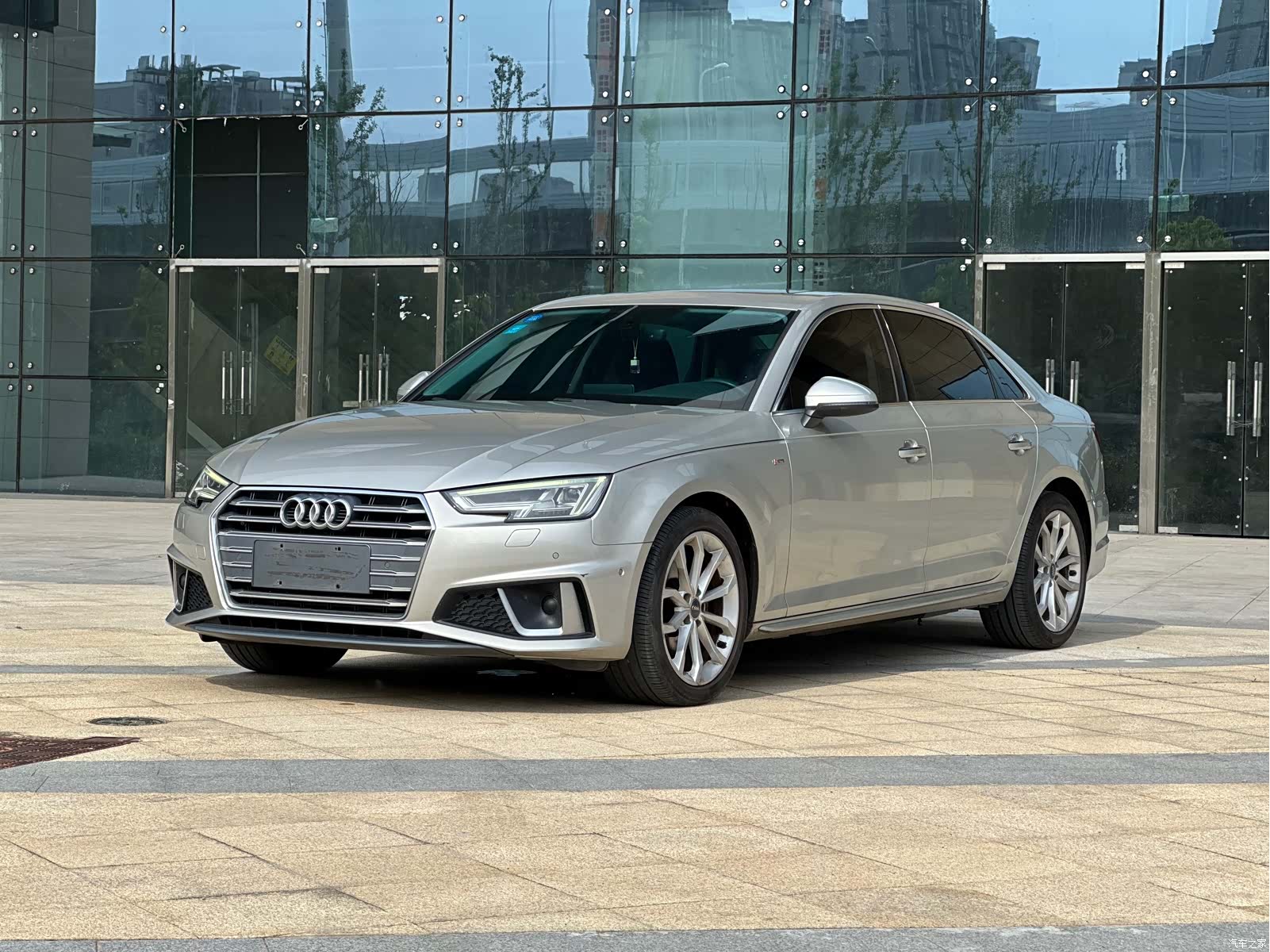 Audi A4L, 2019 3