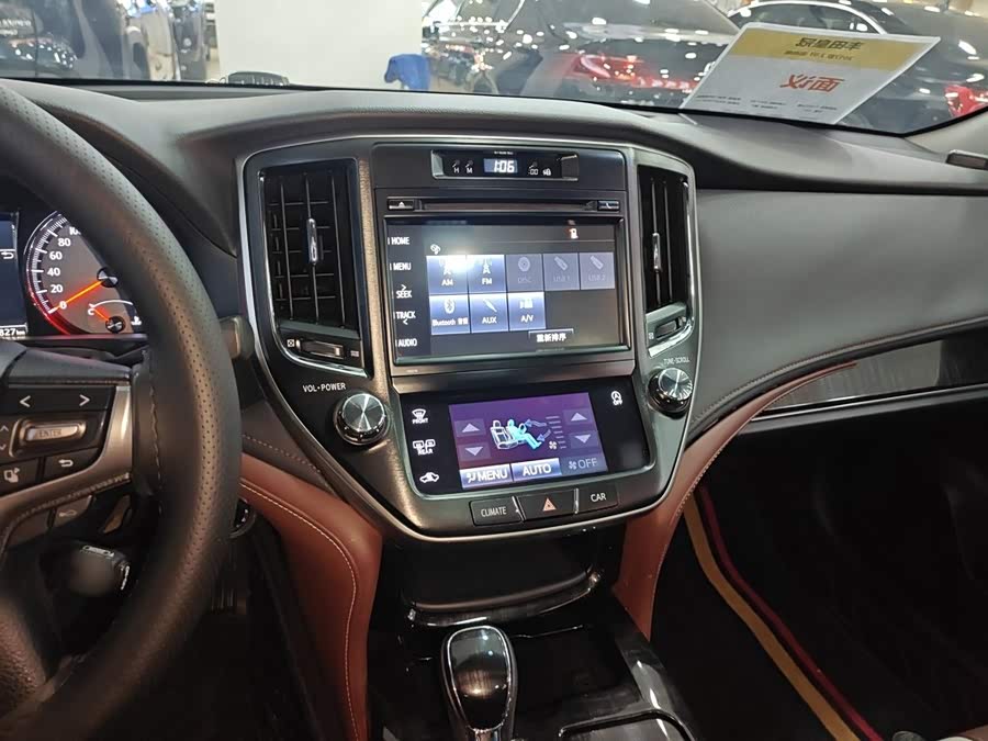 Toyota Crown 2017, фото 10