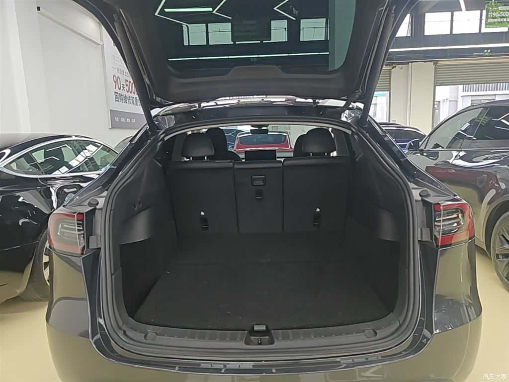 Tesla Model Y, 2024 19