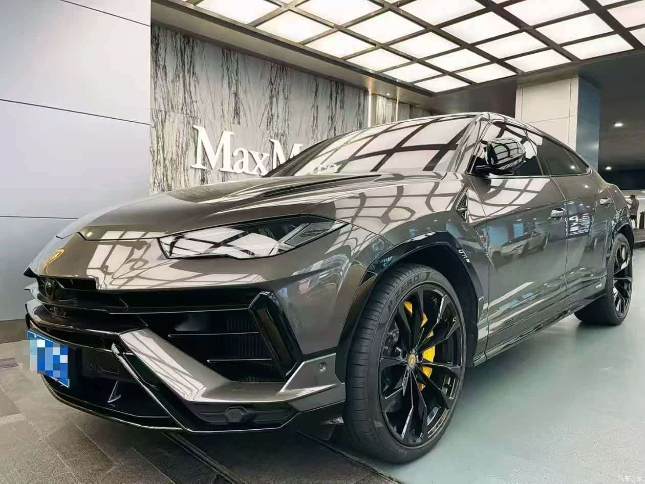 Lamborghini Urus, 2024 1