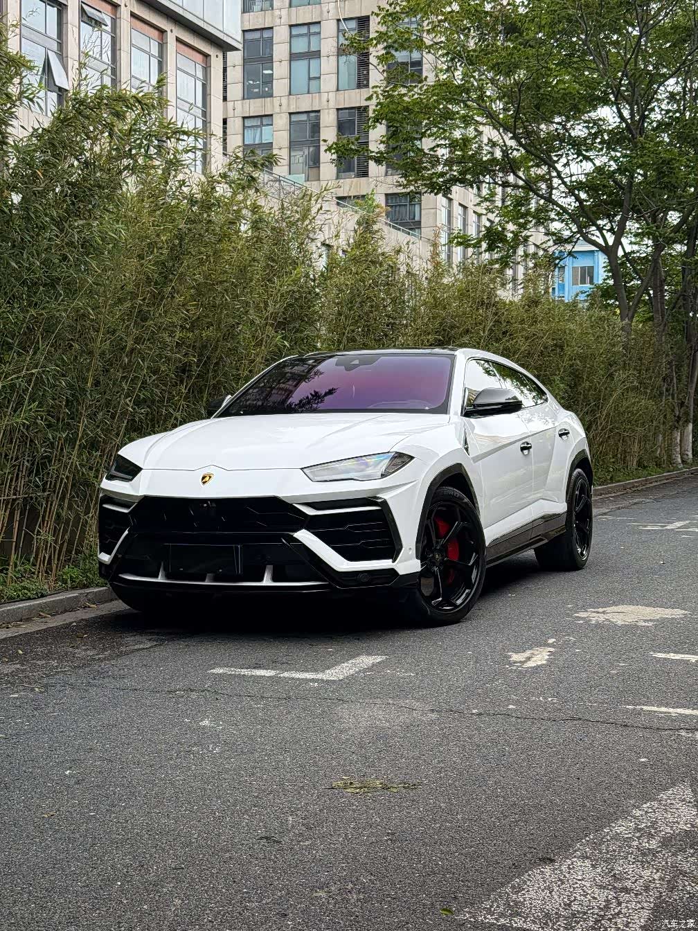 Lamborghini Urus, 2019 1