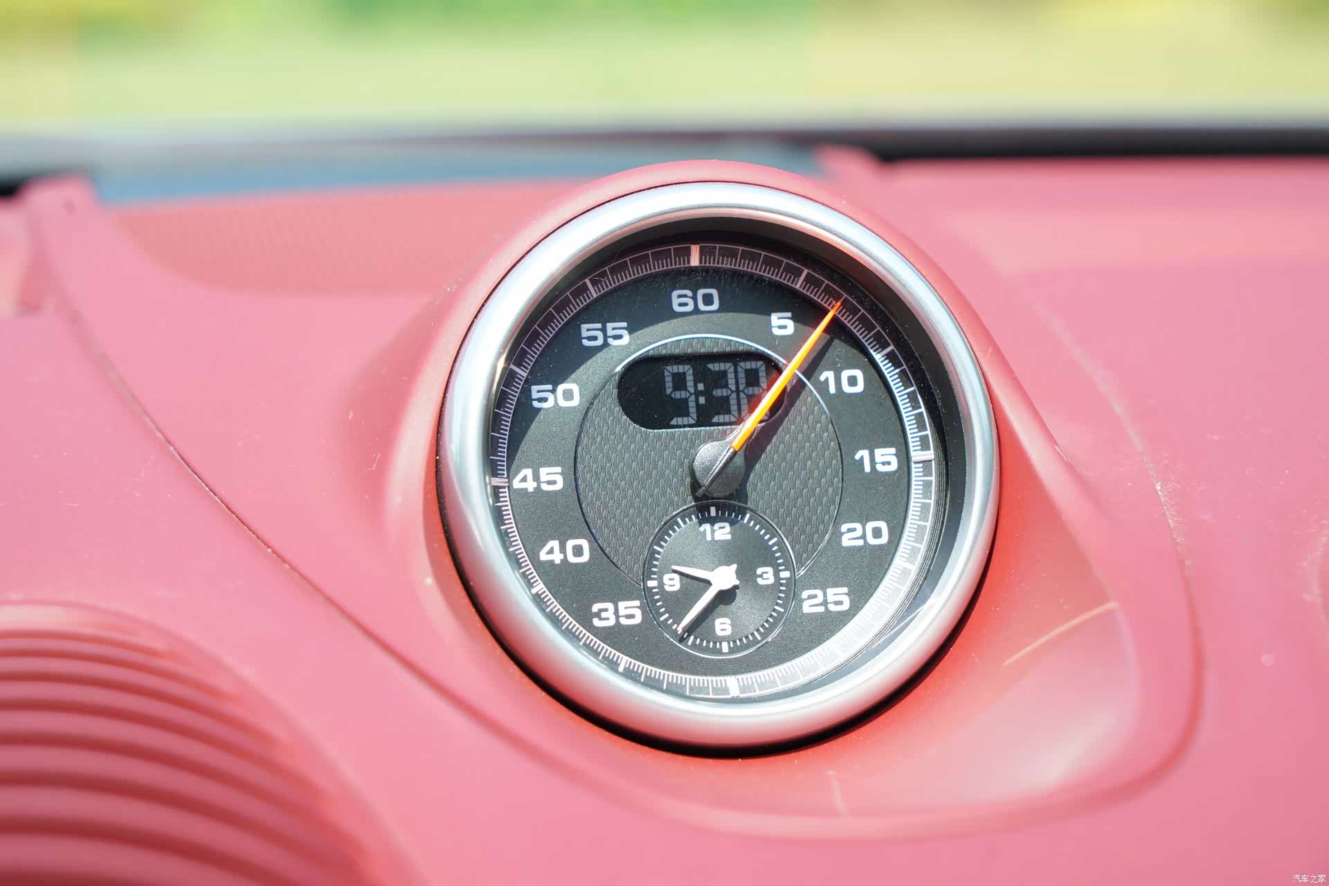 Porsche Cayman, 2024 10