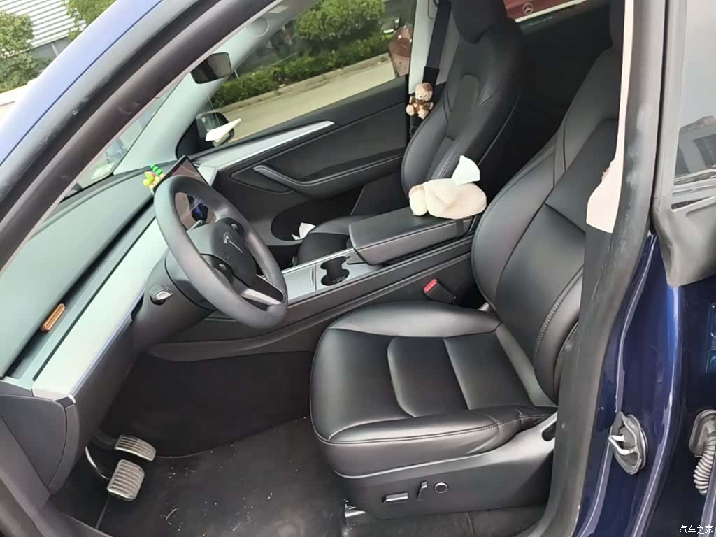 Tesla Model Y, 2023 15