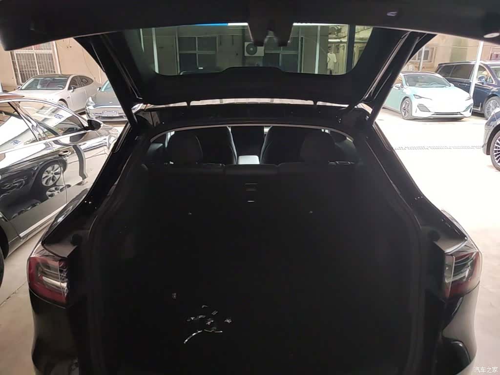 Tesla Model Y, 2023 19