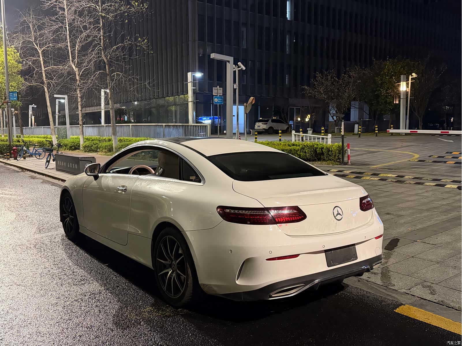 Mercedes-Benz E-Class, 2023 22